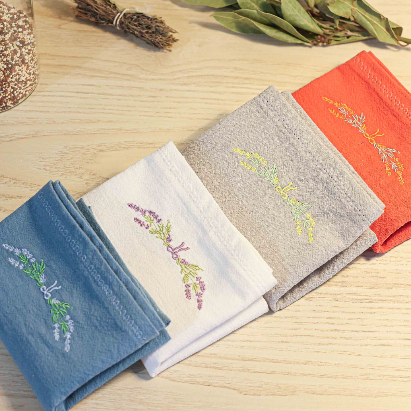 Lot de 4 serviettes de table motifs ruban fleuri