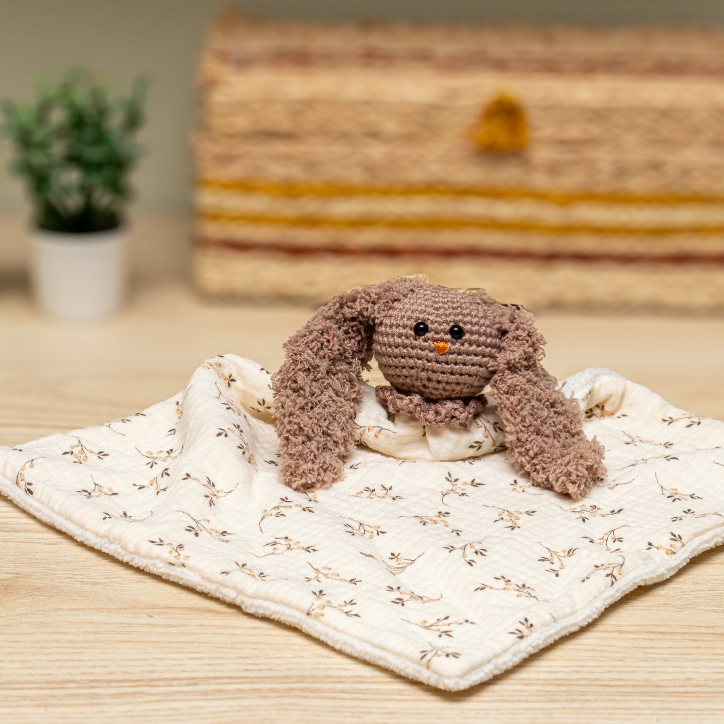 Doudou en crochet chien marron