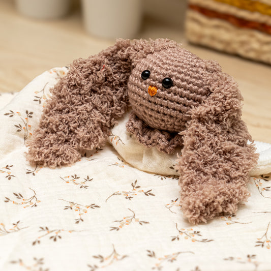 Doudou en crochet chien marron