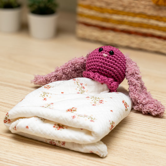 Doudou en crochet chien rose