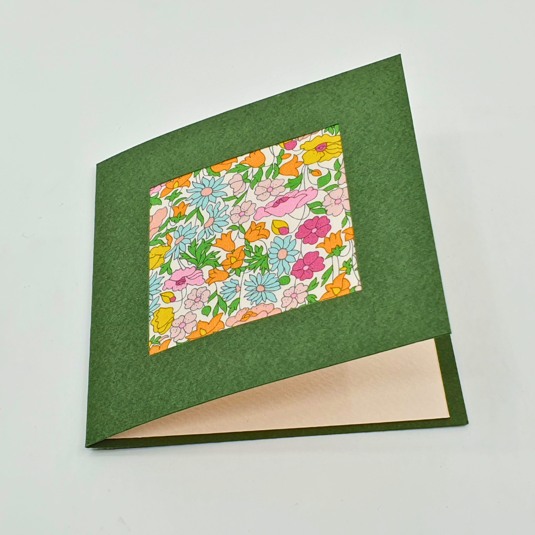 Carte de vœux Papier et Tissu - "Champ de fleurs" - 10x10cm