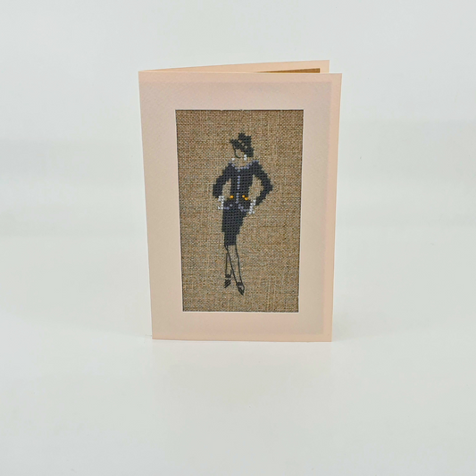 Carte de vœux brodée à la main - "Dame en noir" - 16x11cm