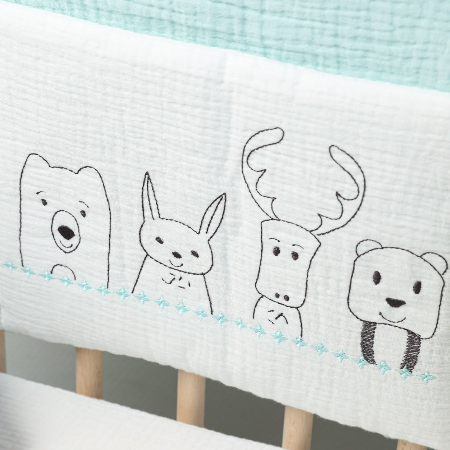 Rangement de lit bébé - Motif brodé "Les animaux"