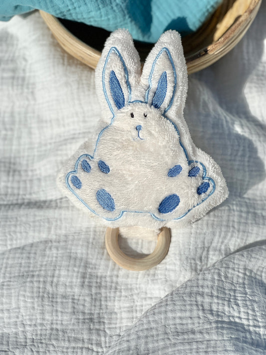 Doudou lapin bleu et son anneau de dentition